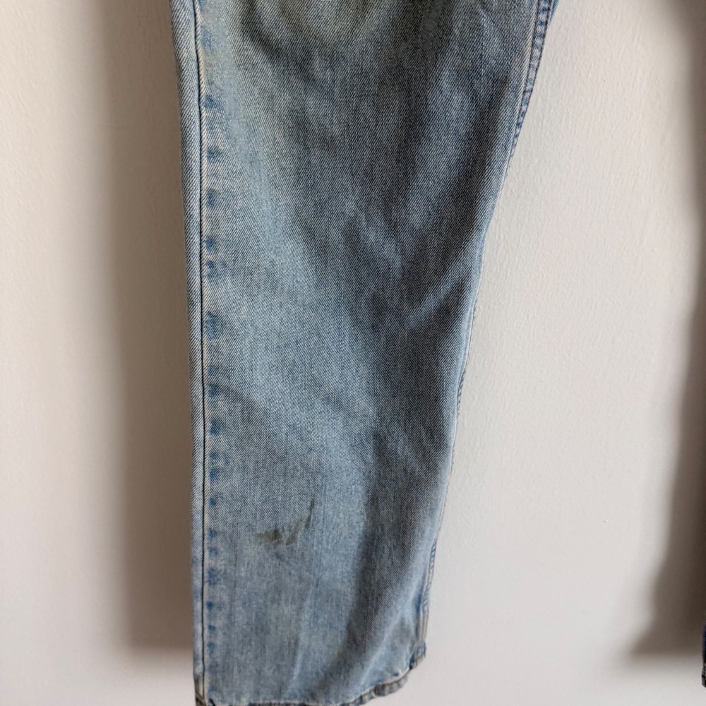 Vintage Levi's 505 Medium Wash Distressed Jeans Size 31 - Picture 5 of 10